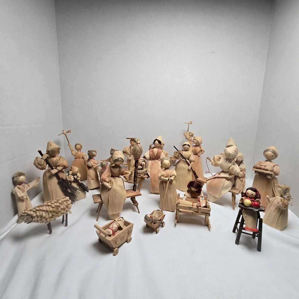Vintage Lot/25 Handmade Corn Husk Dolls Czechoslovakia 1960s MCM Folk Art READ
